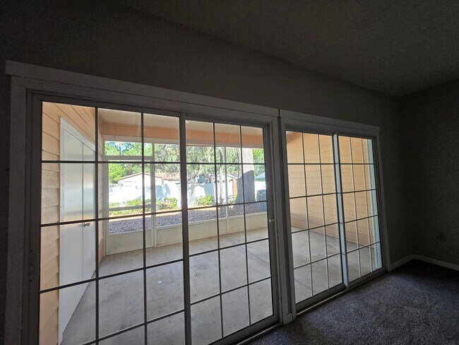 Building Photo - 2 Bed / 2.5 Bath Townhome with Upstairs Office/Sitting Area – Eagle Trace