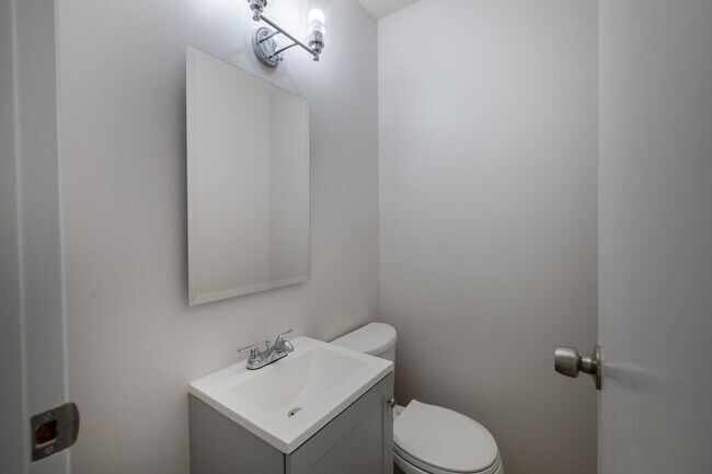 Building Photo - 4231 Belle Aire Ln