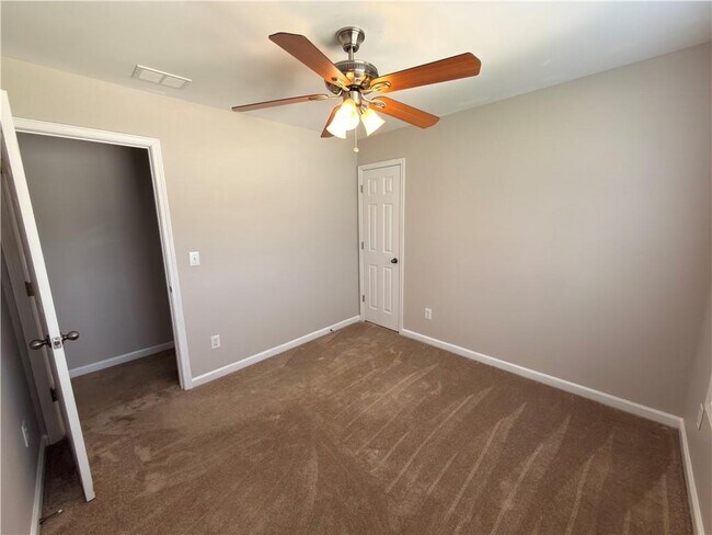 Building Photo - 5706 Amberside Ln NE
