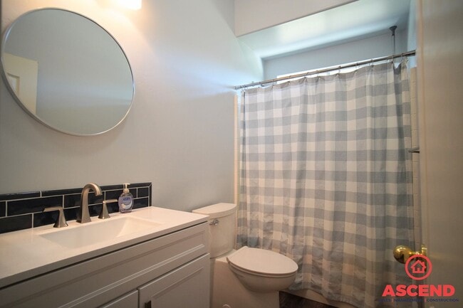 Building Photo - Charming Home in Campus Park!