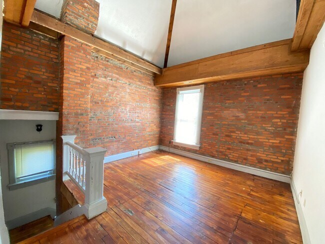 Building Photo - Dennison Ave 877 NCR