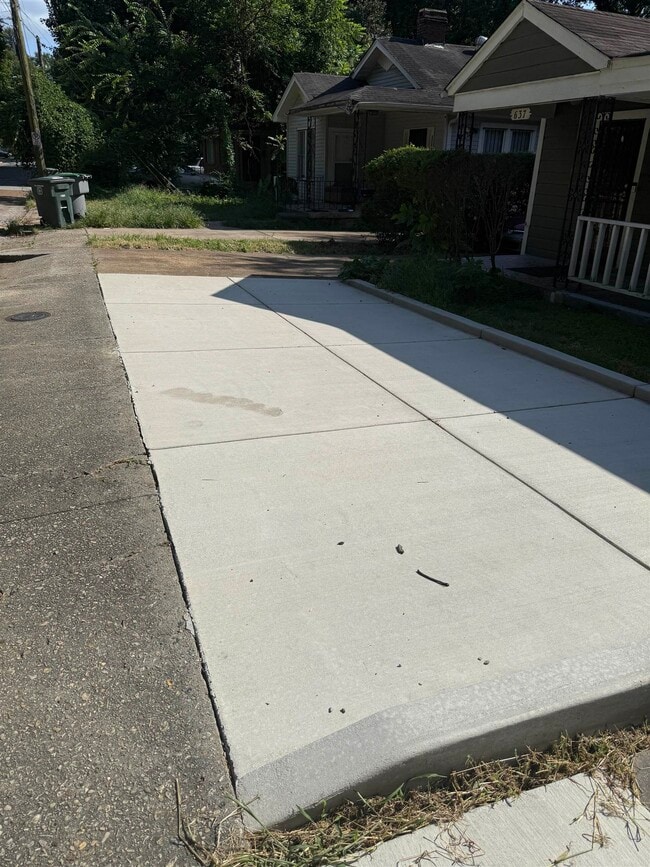 Building Photo - 635 S Prescott St