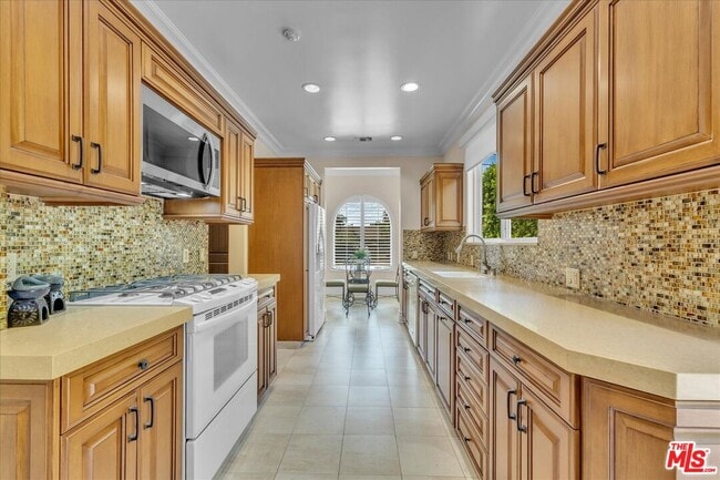 Building Photo - 5310 Leghorn Ave