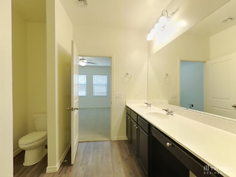 Building Photo - 4564 W Saddlebush Way