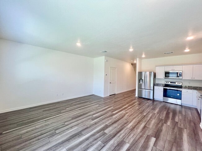 Building Photo - *COMING SOON* Charming Two-Story Home with Fenced Backyard & Community Pool