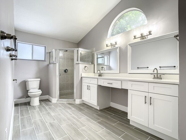 Building Photo - Beautiful 3 Bedroom, 2 Bath POOL Home with 2-Car Garage in the Heart of Hunters Creek!