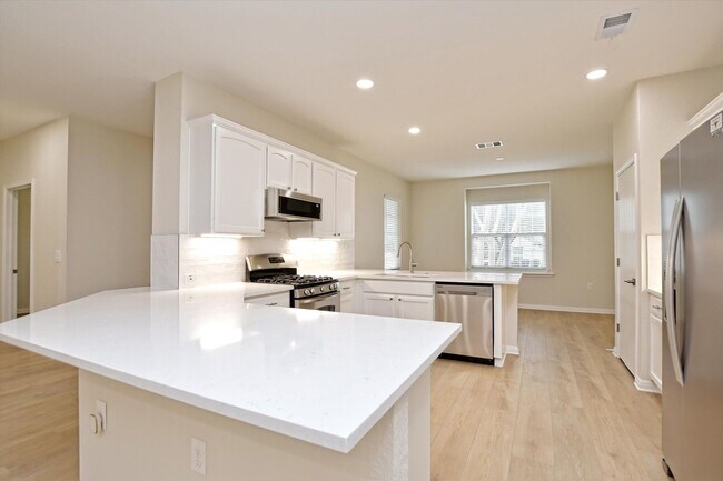 Building Photo - 405 Dawson Trail