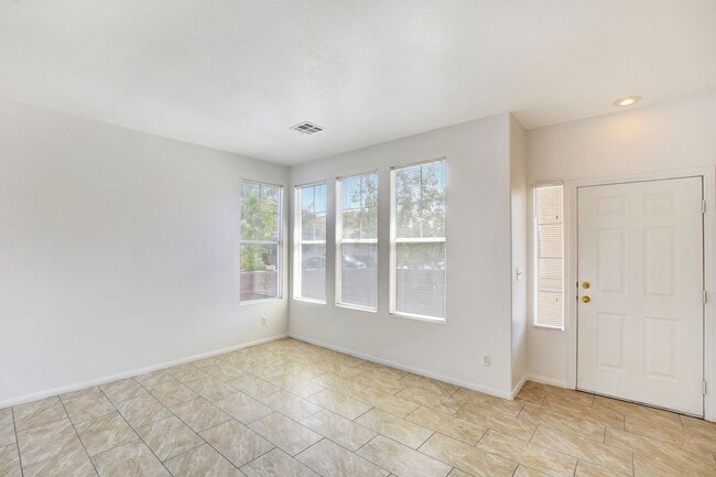 Building Photo - Beautiful 4-Bedroom Home in Gated Summerli...