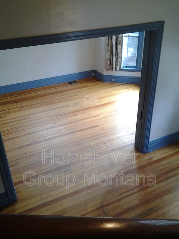 Building Photo - 528 S 5th St W