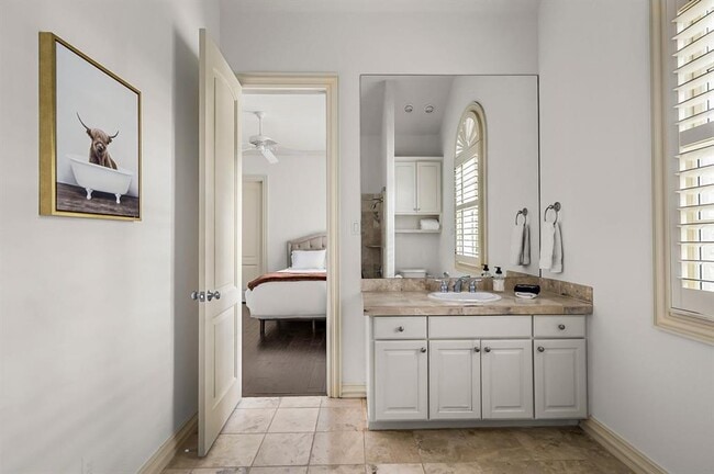 Building Photo - 5902 Saratoga Cove