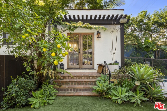 Building Photo - 105 S La Jolla Ave