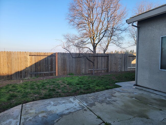 Building Photo - MAY MOVE IN SPECIAL - $500.00 of 2nd Month