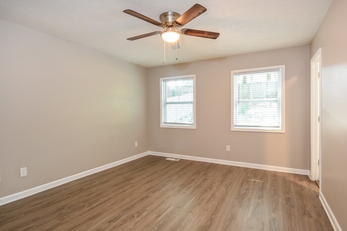 Building Photo - 3760 Cherokee Overlook Dr