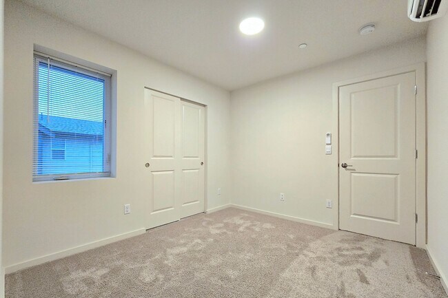 Building Photo - 4 Bedroom Townhome in Monroe - Pet Friendly - 1/2 1st Month Rent!