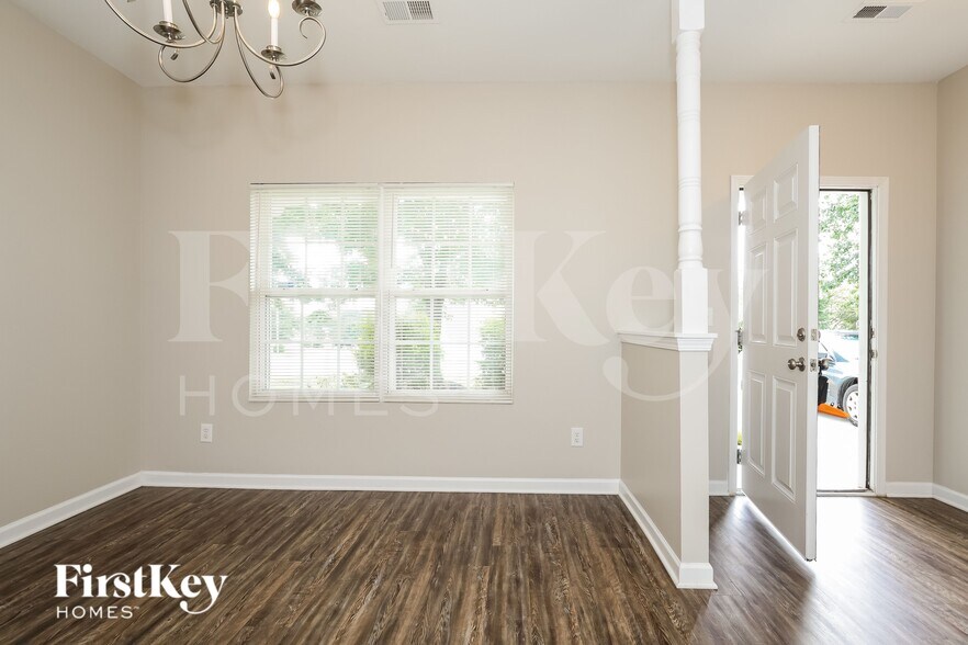 Building Photo - 1531 Pecan Ln