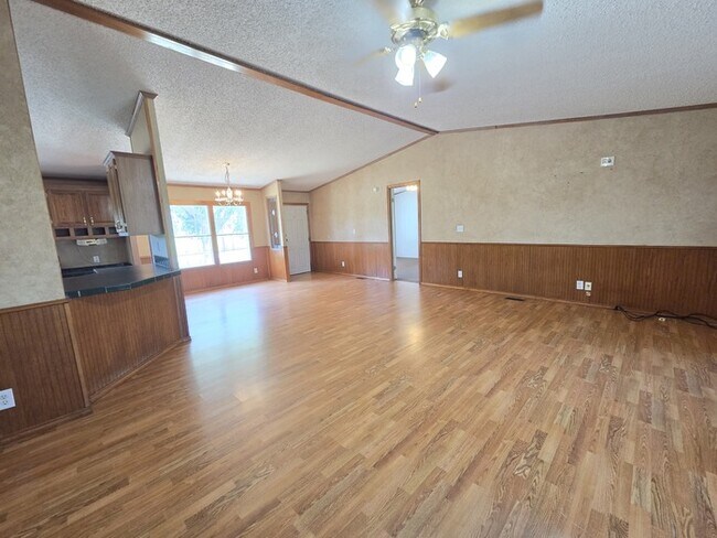 Building Photo - 3-2 Mobile Home