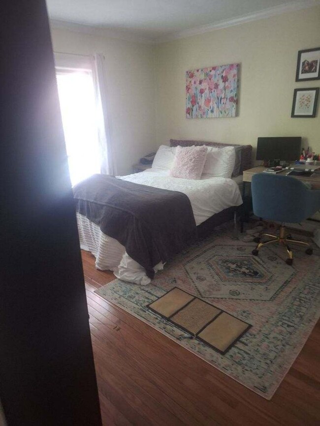 Building Photo - Large, newer, pet friendly 3 bed with all ...