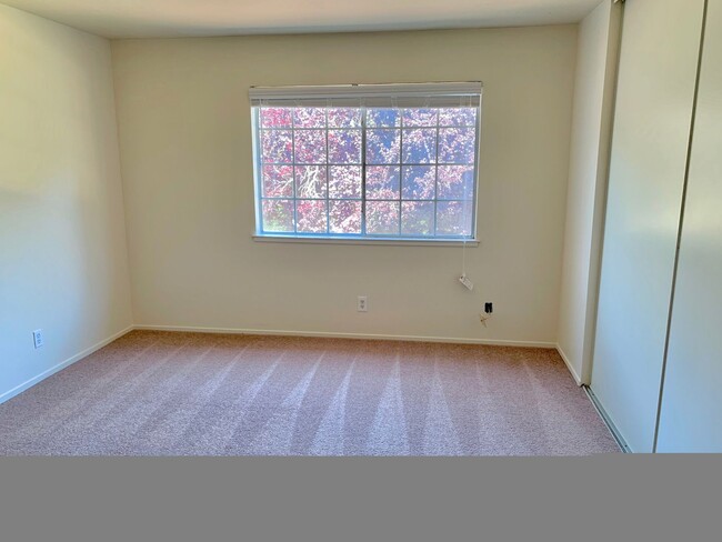 Building Photo - Upstairs 2 Bedroom 2 Bath Unit with a Beau...