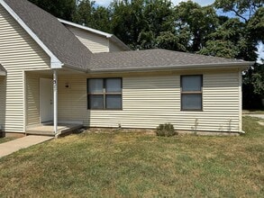 Building Photo - Refreshed 2-Bedroom Duplex in the Heart of...