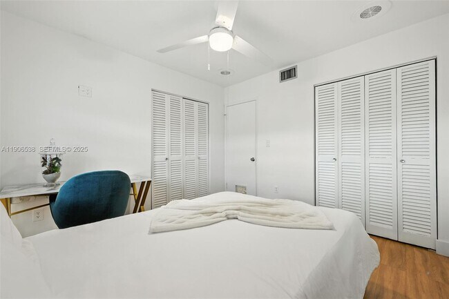 Building Photo - 1350 NE 191st St