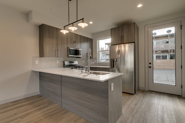 Building Photo - Modern, Spacious 2020 Townhome in West Seattle!