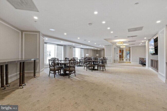 Building Photo - 5 Park Pl