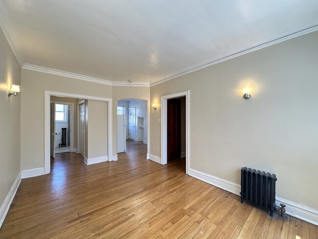 Building Photo - 4826.5 W Addison St