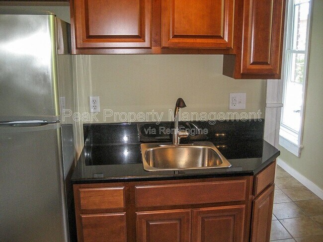 Building Photo - 511 Ryland St