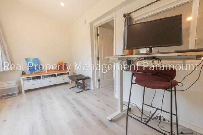 Building Photo - Spectacular 2 Bedroom, 2 Bath Condo with L...