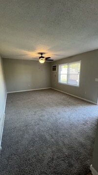 Building Photo - 1053 Rulnick St