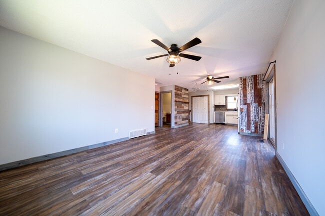 Building Photo - 1705 Slater Ln