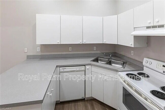 Building Photo - 2130 NE 8th Pl