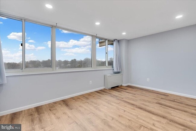 Building Photo - 4520 King St