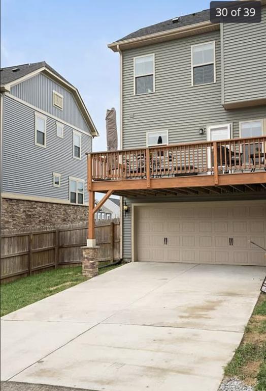 Building Photo - 16621 Gossamer Dr