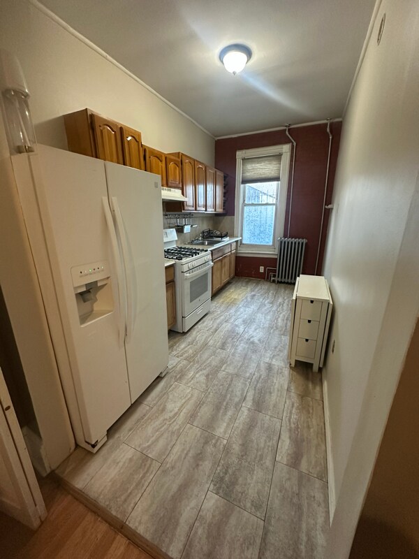 Building Photo - 216 46th St