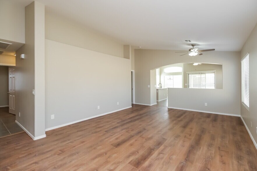 Building Photo - 2049 W Gold Mine Way