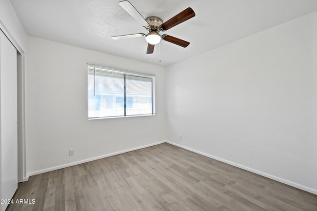 Building Photo - 1321 N 84th Pl