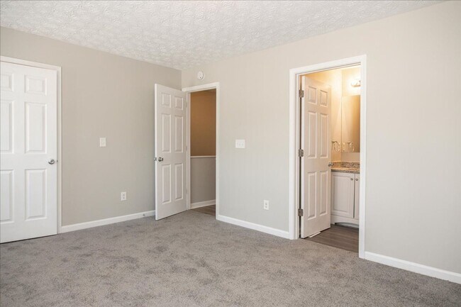 Building Photo - Newly Renovated 3/2 Townhome in Quiet Decatur Neighborhood!