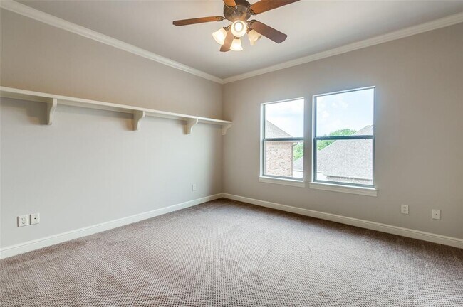 Building Photo - 2613 Round Table Blvd
