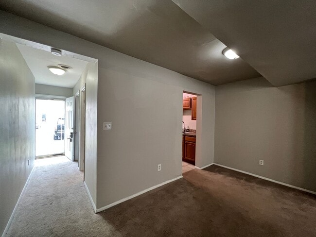 Building Photo - 3 bedroom Townhome in Portsmouth