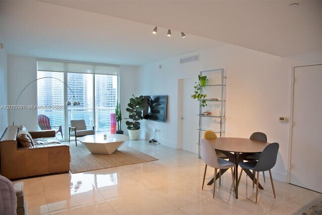 Building Photo - 951 Brickell Ave