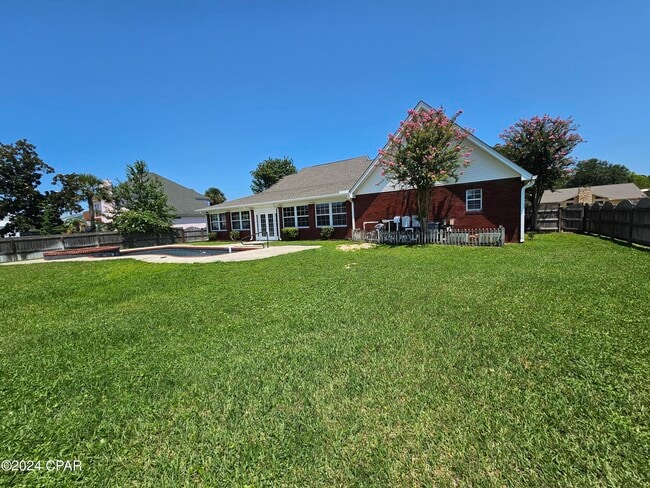 Building Photo - 2103 Coral Dr