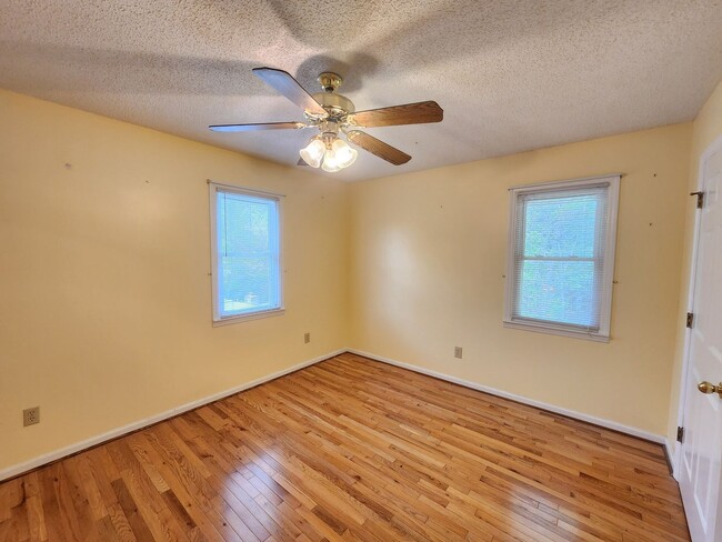 Building Photo - Marion Rental!