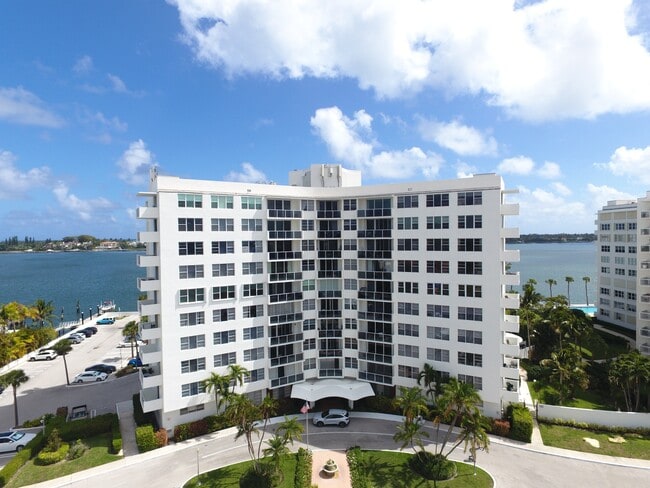 Building Photo - 2800 N Flagler Dr