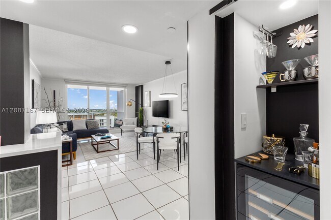 Building Photo - 2301 Collins Ave