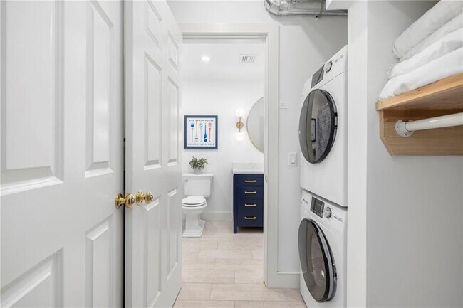 Building Photo - 36 William St