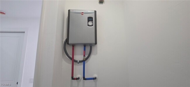 Building Photo - 925 Chenault St