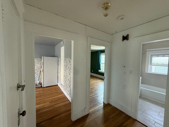 Building Photo - 135 Mills St