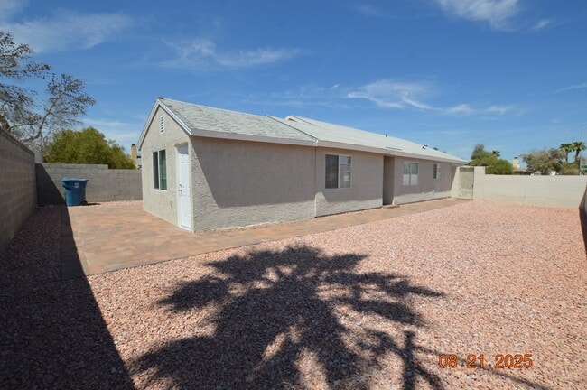 Building Photo - 6751 Sebring St