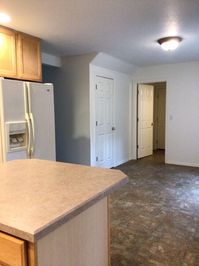 Building Photo - Spacious 3 Bedroom Duplex in Washougal